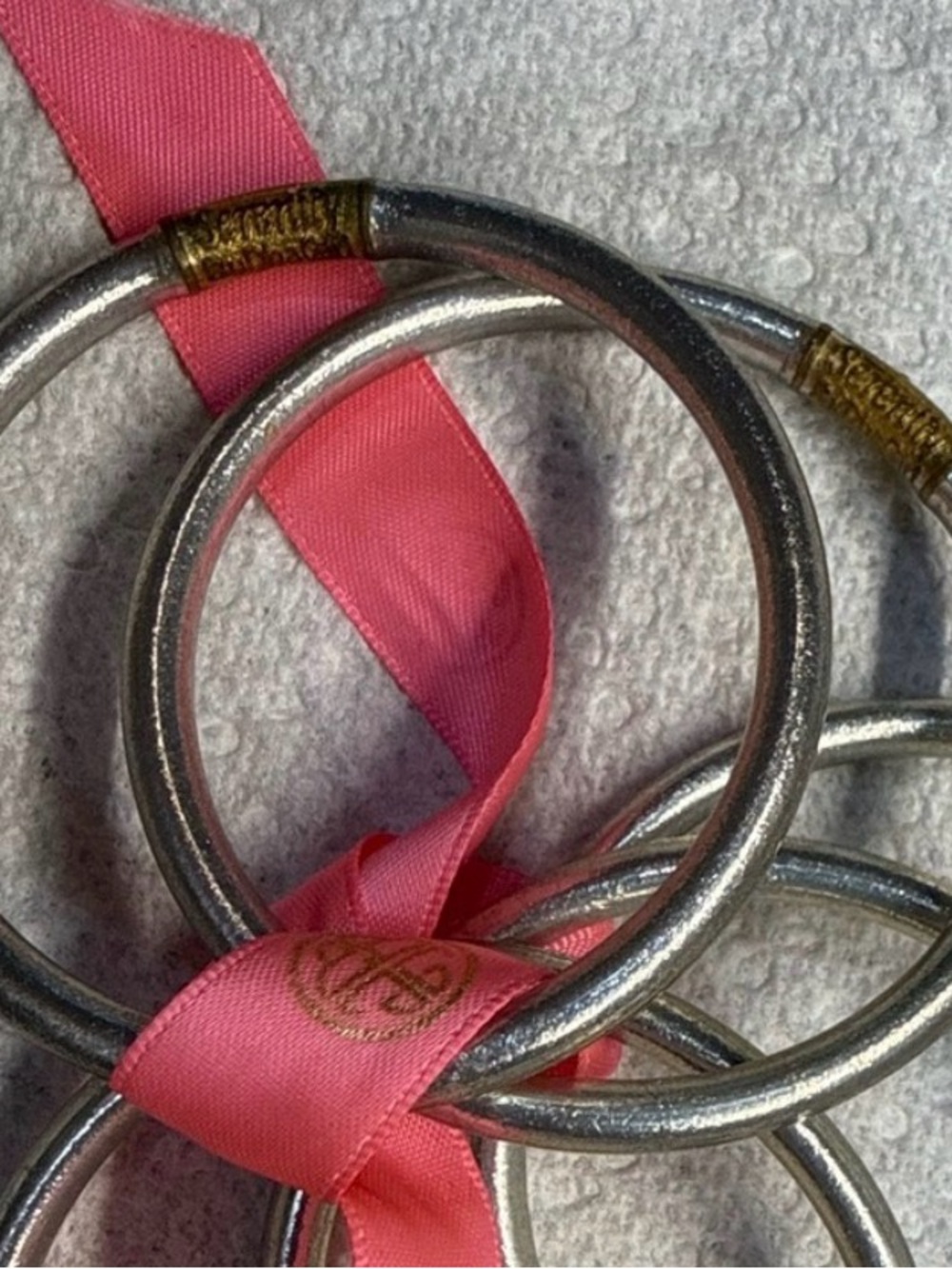 6 bracelets - Picture 3 of 3